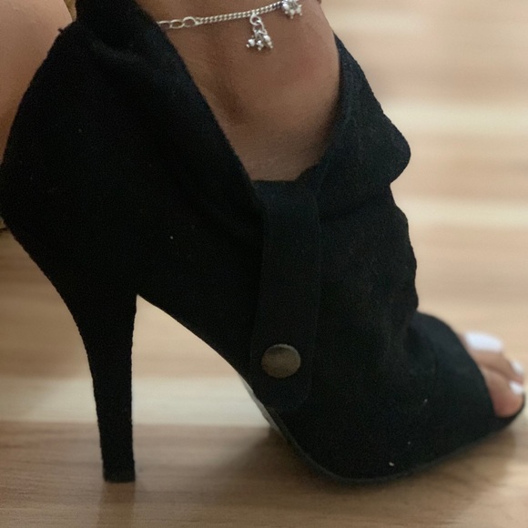 Heels - Picture 4 of 6